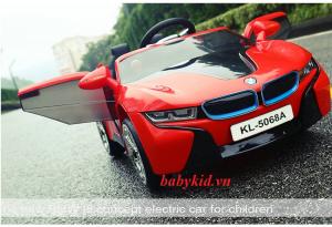 xe ô tô điện trẻ em KL-5068A màu đỏ cánh mở