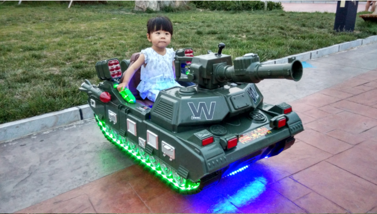 Включи машина танк. Детский танк на аккумуляторе. Детская машинка танк на пульте. Электромобиль танк. Детский электромобиль в виде танка.
